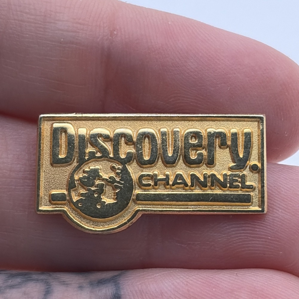 Discovery Channel Gold Tone Television Network Lapel‎ Hat Pin Vintage Logo
